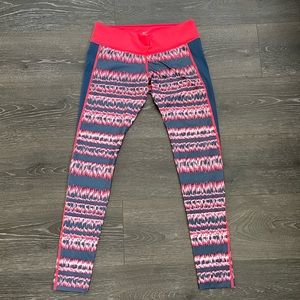 Nike 'brush stripe' performance leggings
